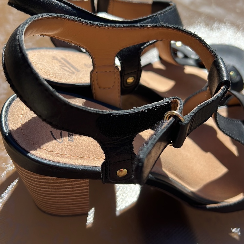 Clark’s cushion black leather heels size 9 - Picture 5 of 6